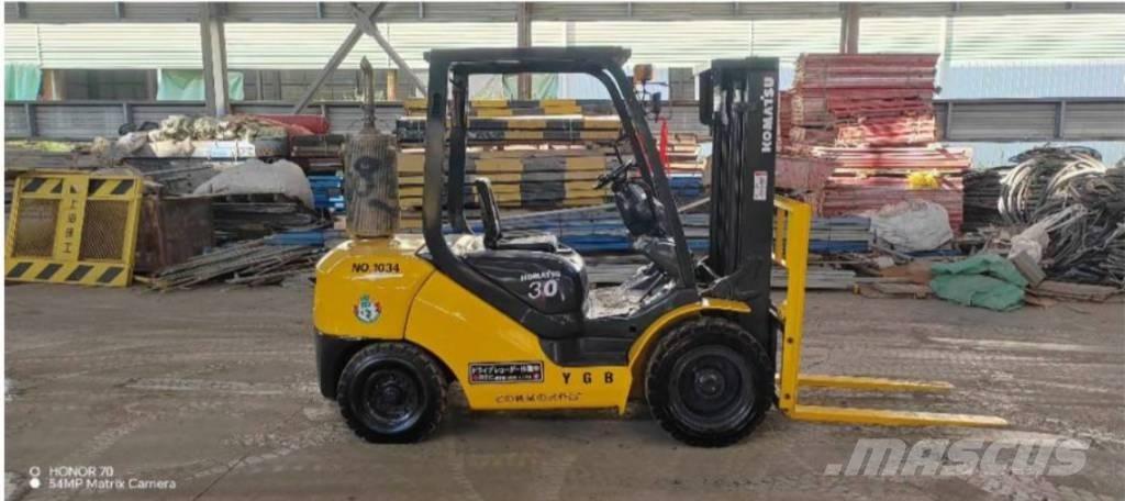 Komatsu FD 30 T-14 柴油卡車