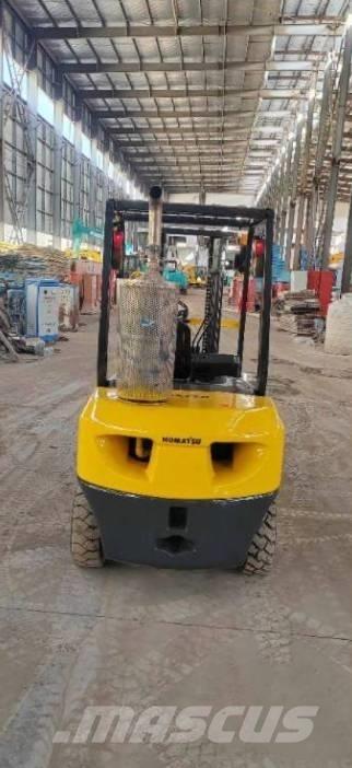 Komatsu FD 30 T-14 柴油卡車