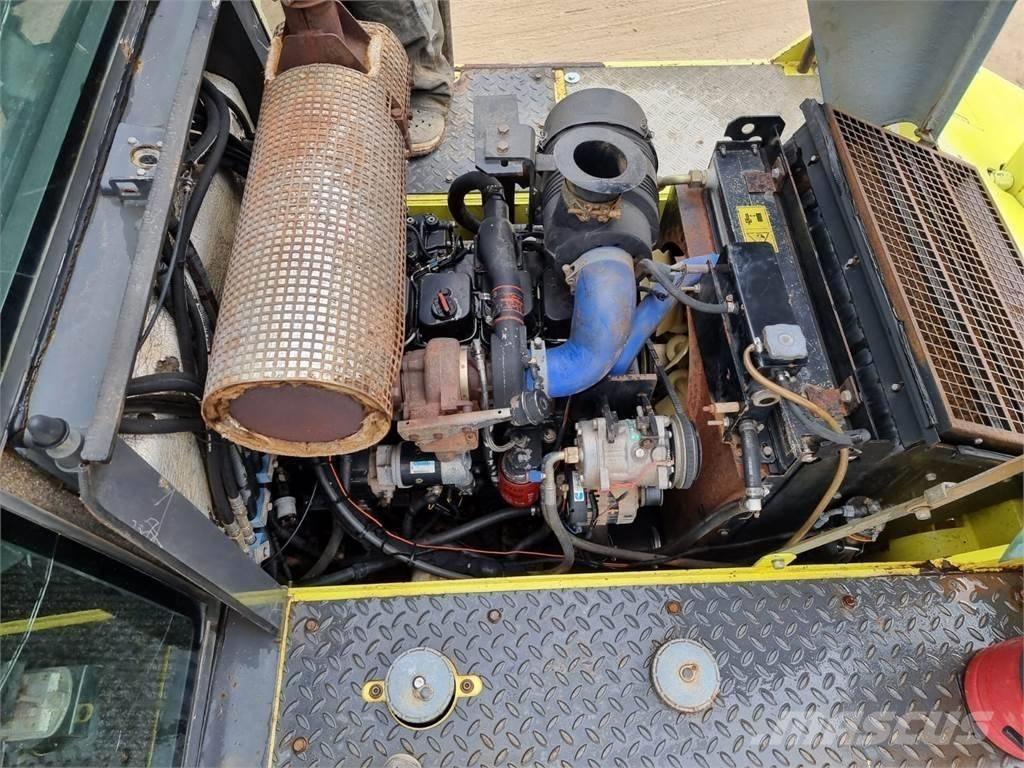 Ammann AP 240 膠輪滾壓機