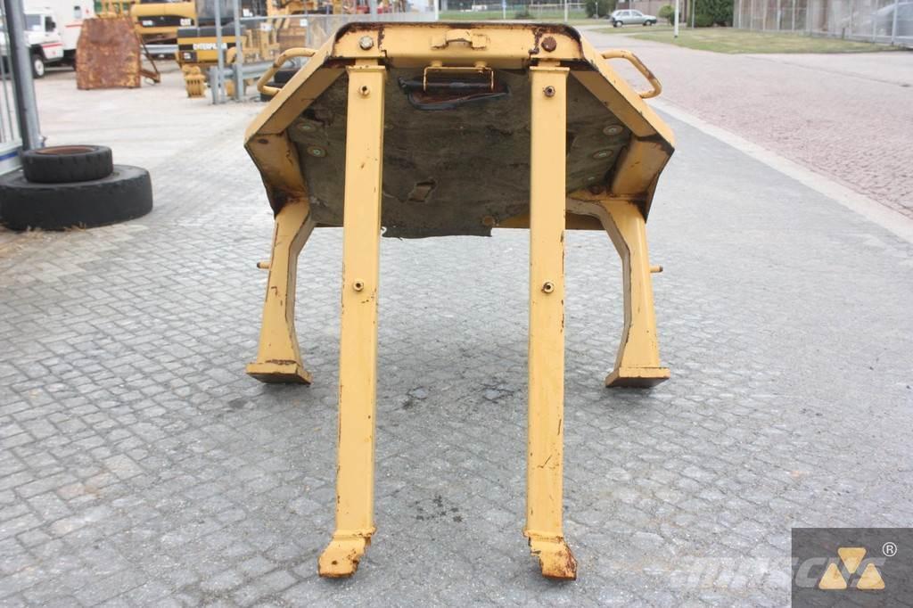 CAT D8N O-rops cab 駕駛室與內部