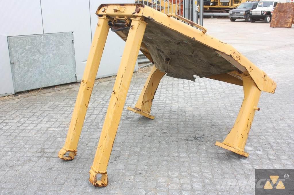 CAT D8N O-rops cab 駕駛室與內部