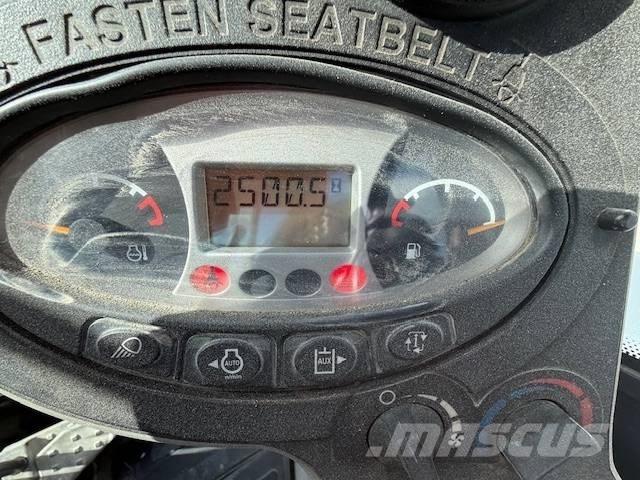 Bobcat E 35 小型挖土機/掘鑿機<7t(小型挖掘機)