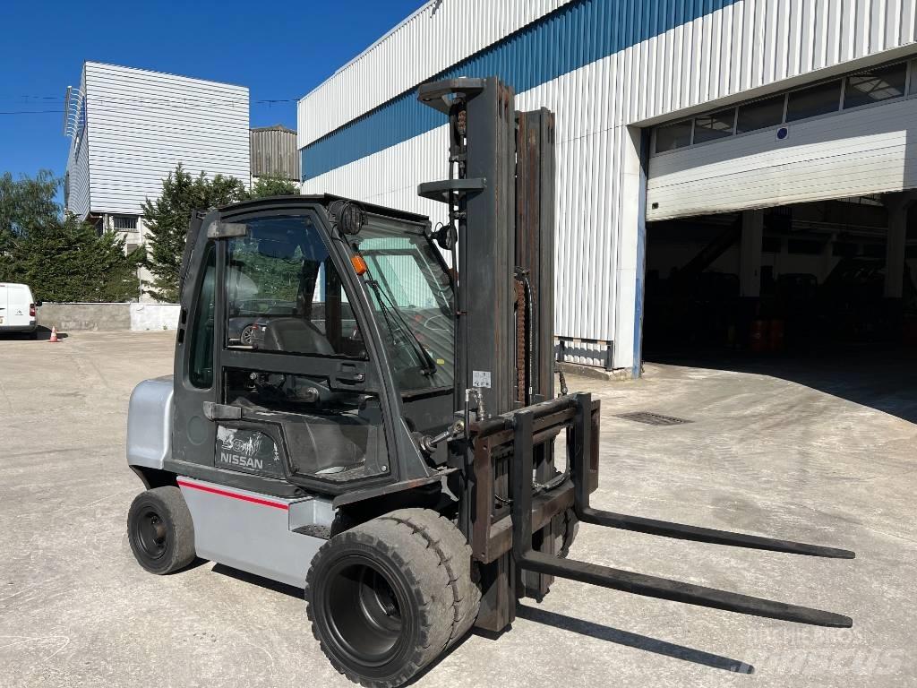 Nissan DX 30 柴油卡車