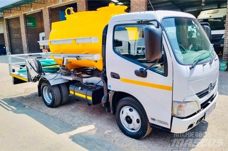 Hino 300 614 其他貨車