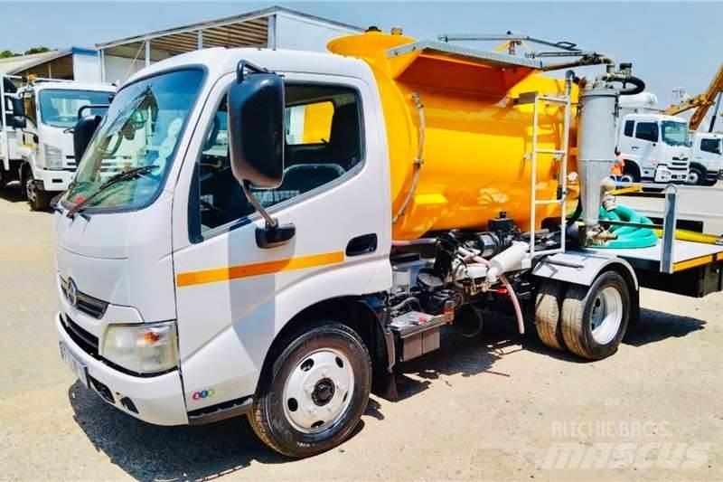 Hino 300 614 其他貨車