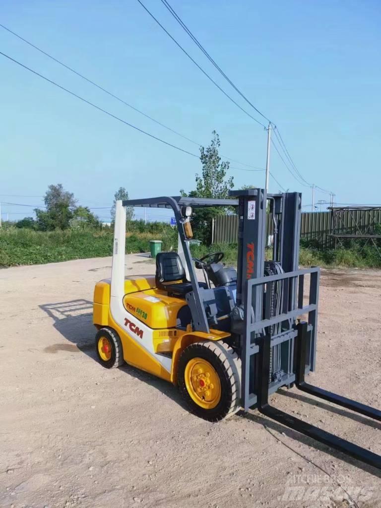 TCM FD30 柴油卡車