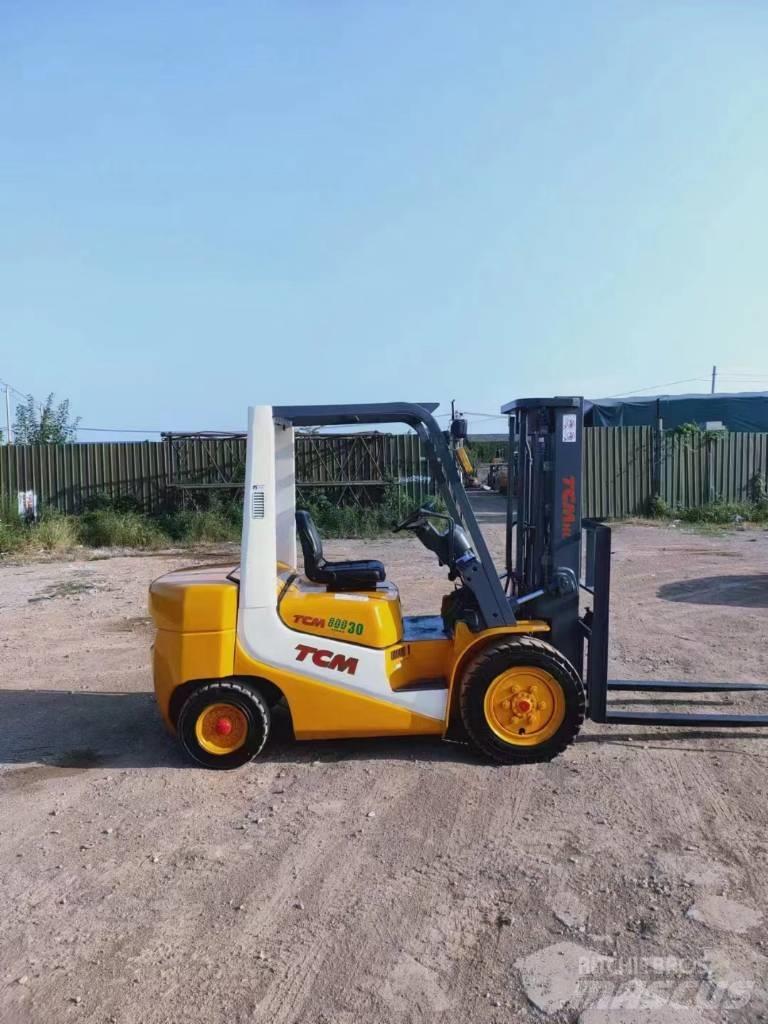 TCM FD30 柴油卡車