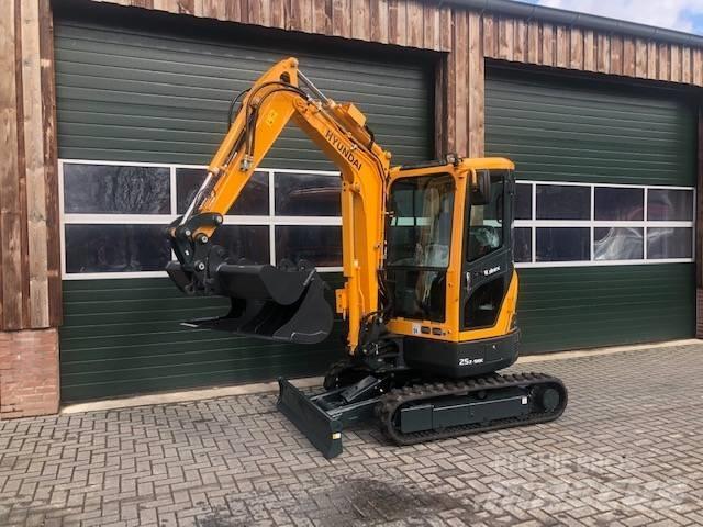 Hyundai R25Z-9AK 小型挖土機/掘鑿機<7t(小型挖掘機)