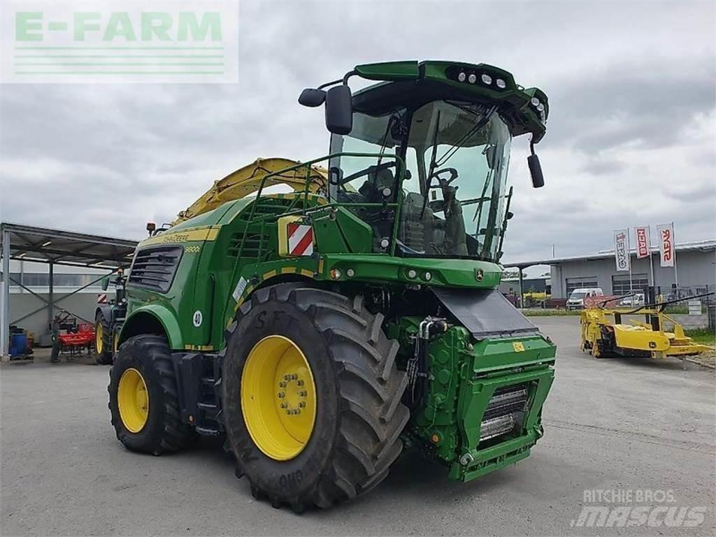 John Deere 9800 自走式飼料採集機
