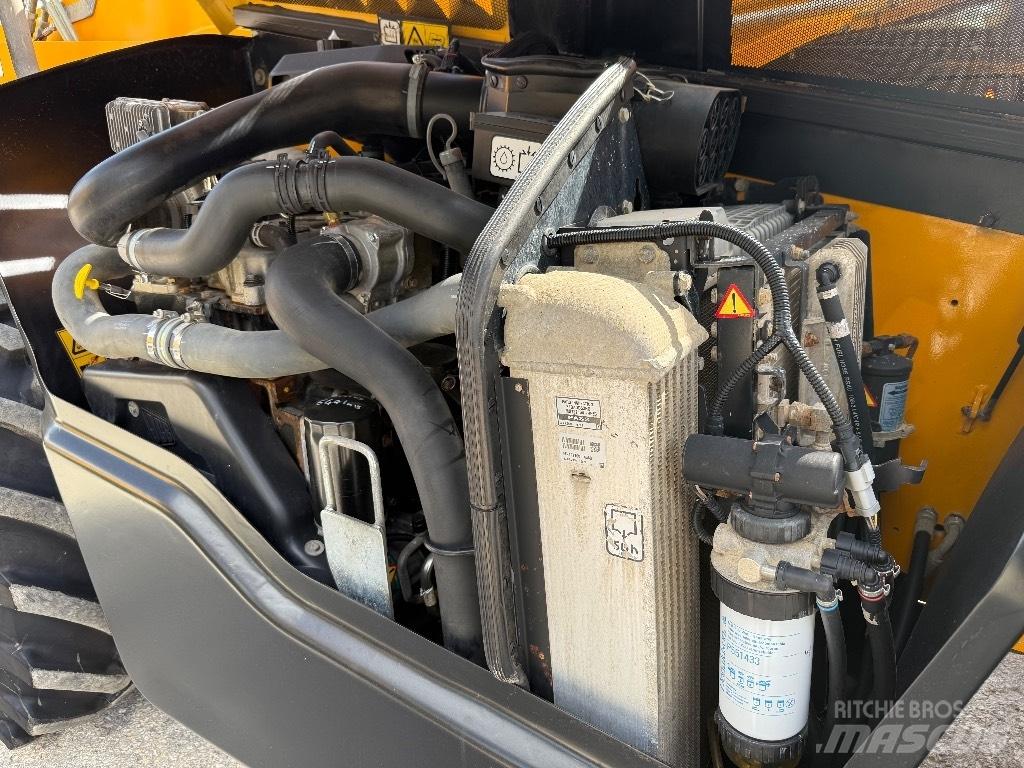 JCB 540-140 伸縮臂操作車