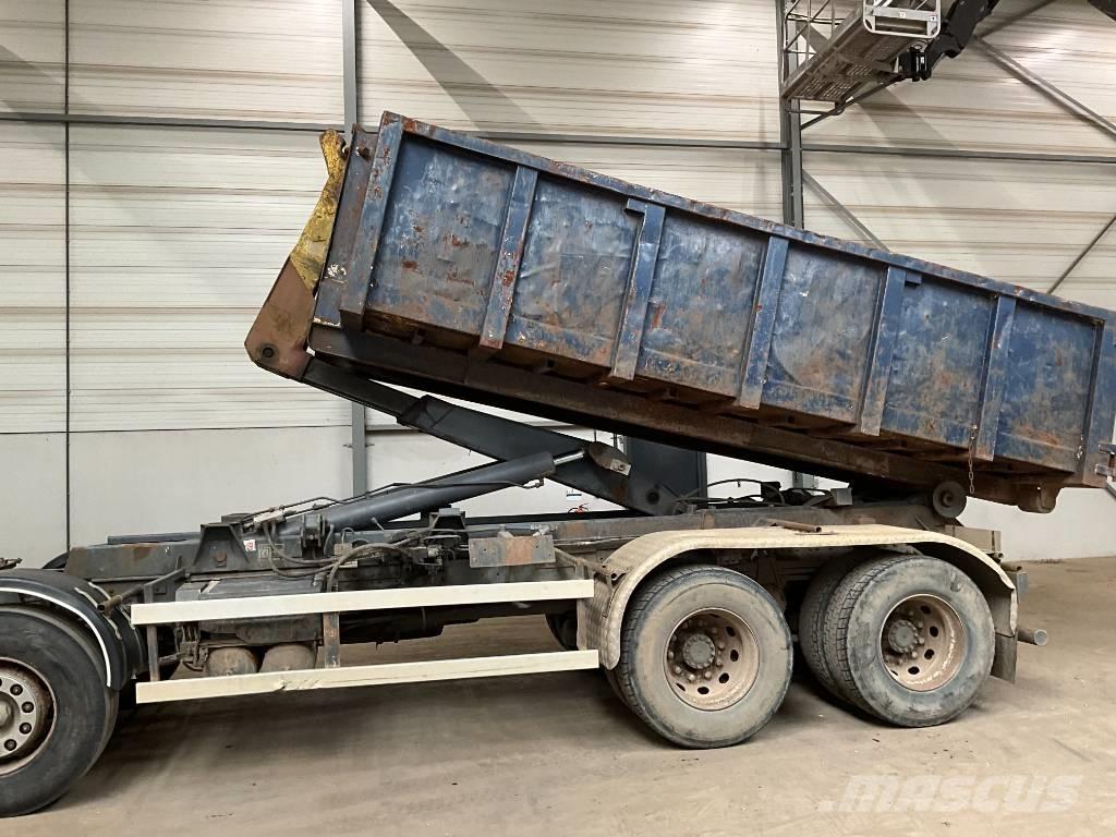 Volvo FH 16 520 8X4 吊鉤式起重車
