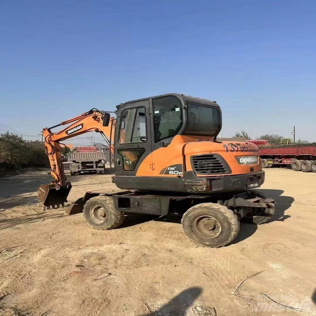 Doosan DX60W 旋轉式挖土機/掘鑿機/挖掘機