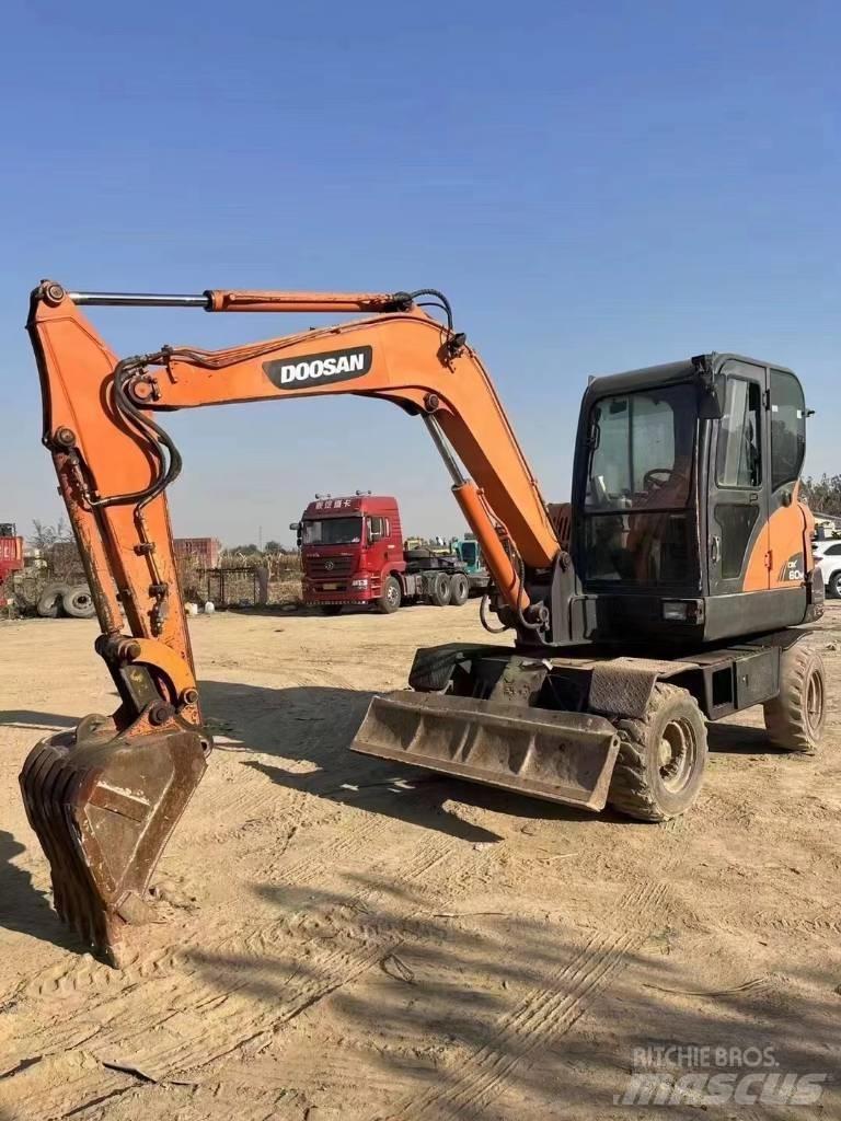 Doosan DX60W 旋轉式挖土機/掘鑿機/挖掘機