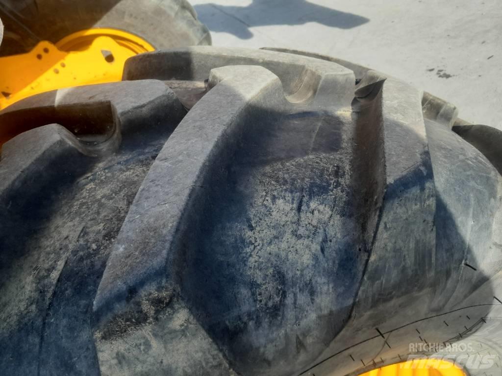 JCB TM 320 農業用伸縮臂裝載機