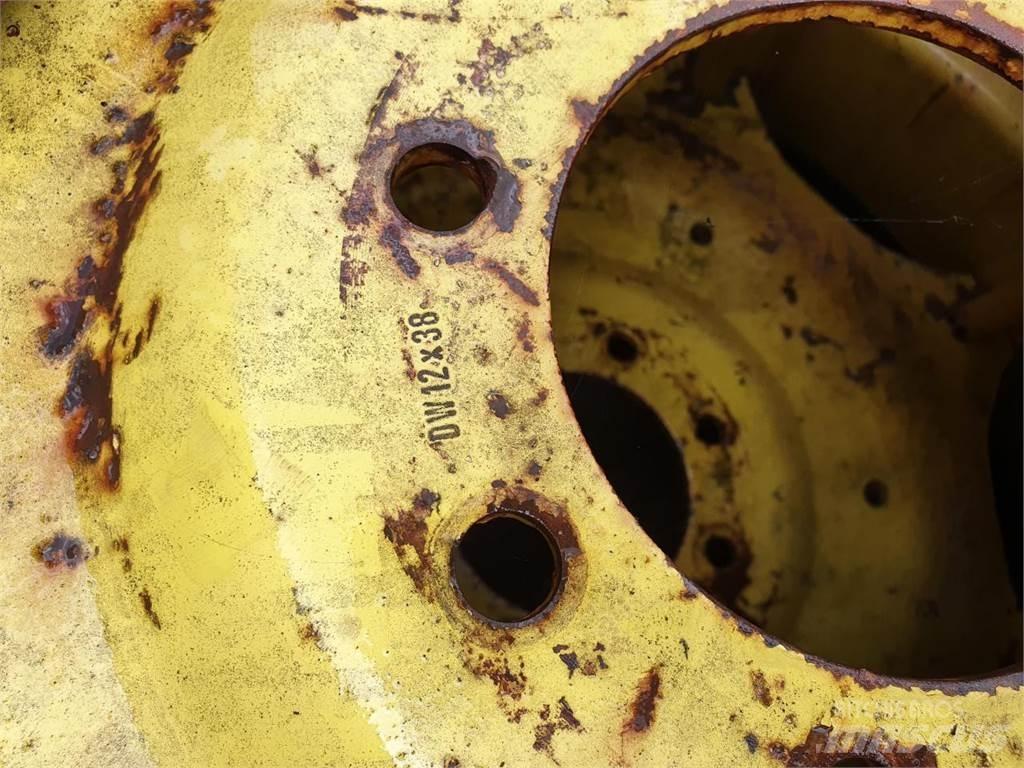 Goodyear 136-38 x2 輪胎、車輪和輪圈