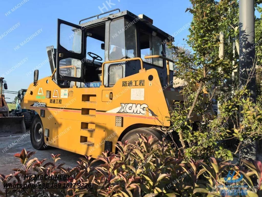 XCMG XP302 膠輪滾壓機