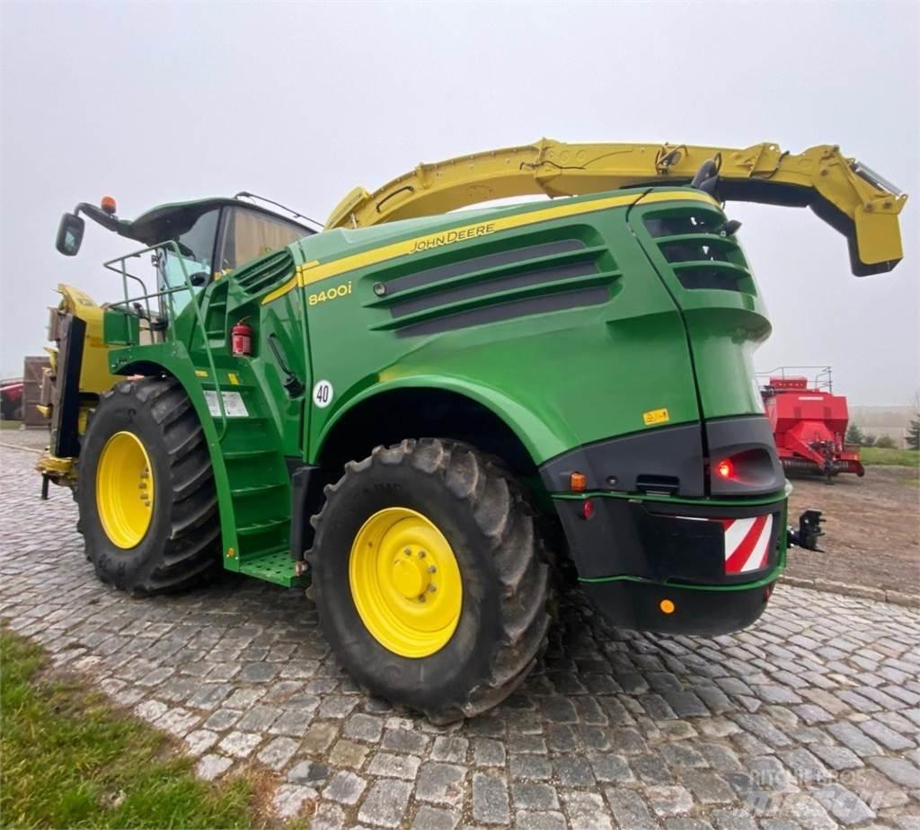John Deere 8400i 自走式飼料採集機