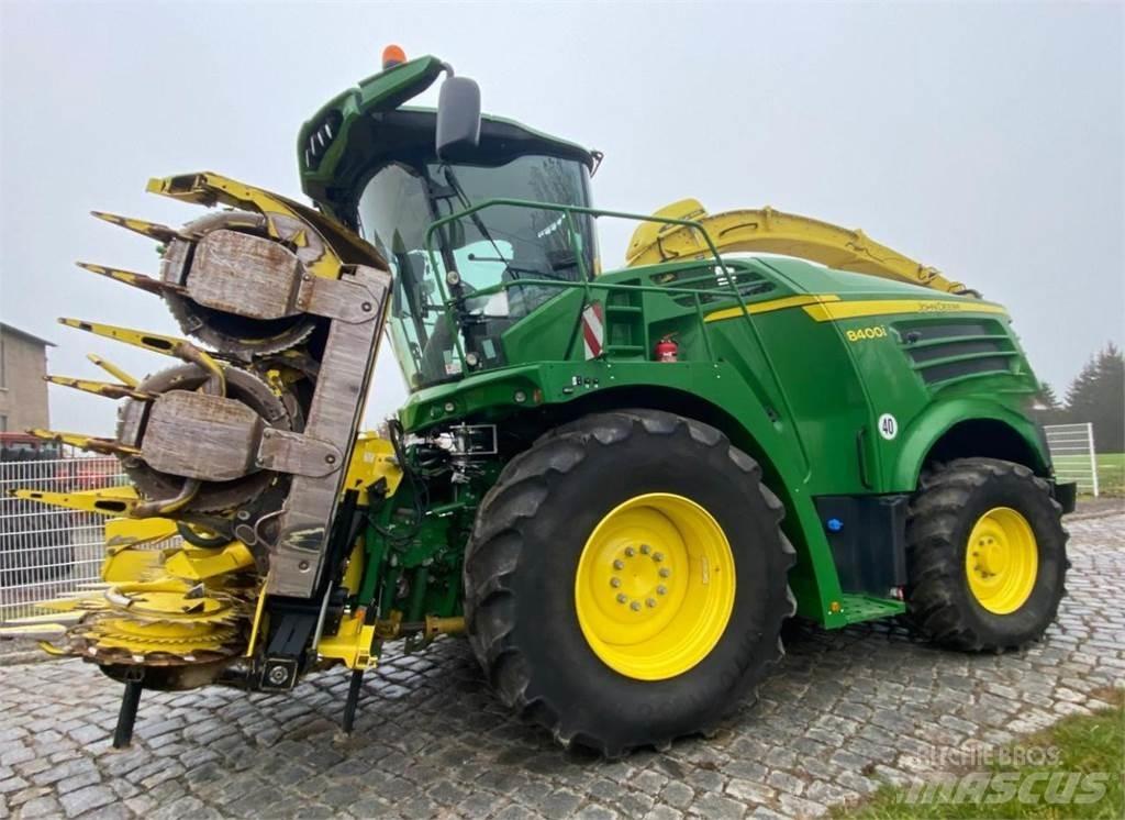 John Deere 8400i 自走式飼料採集機