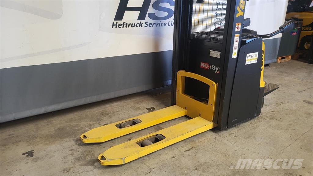 Yale MS12X 自走式堆積機