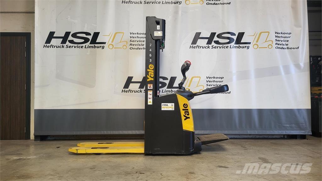 Yale MS12X 自走式堆積機