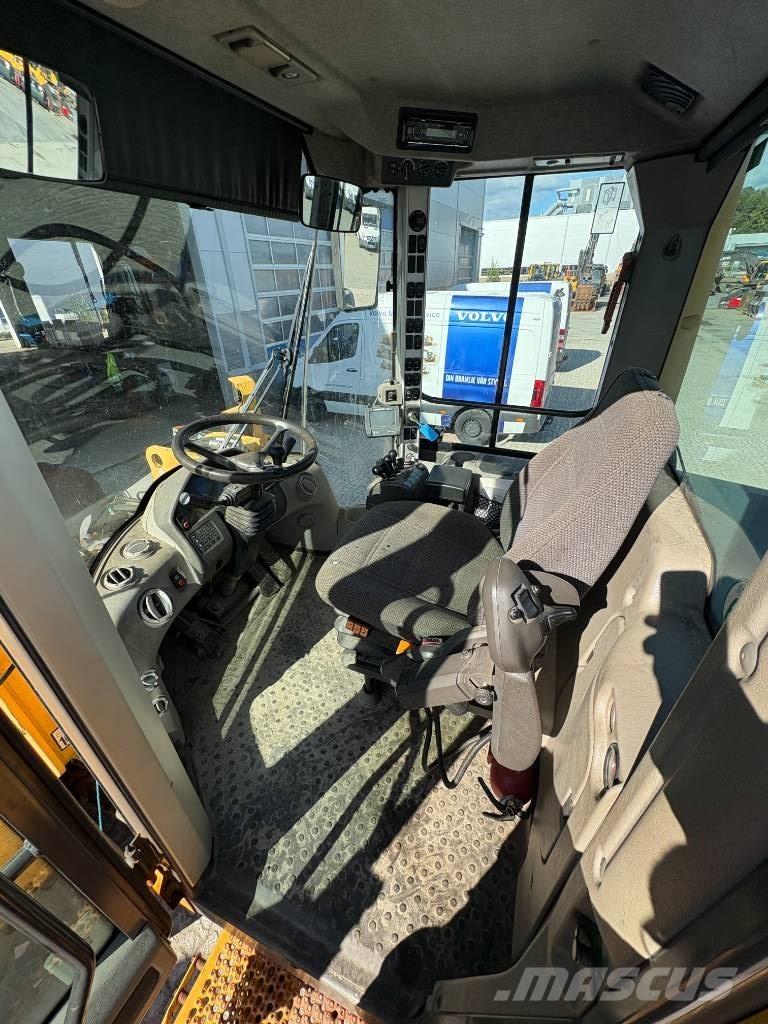 Volvo L110F 輪胎式裝載機