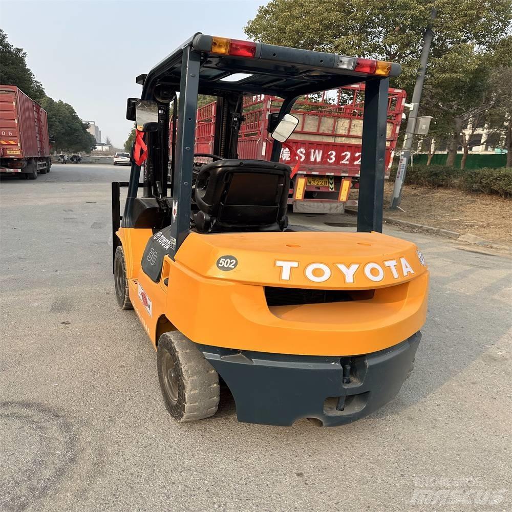 Toyota 62-7 FD N 30 柴油卡車