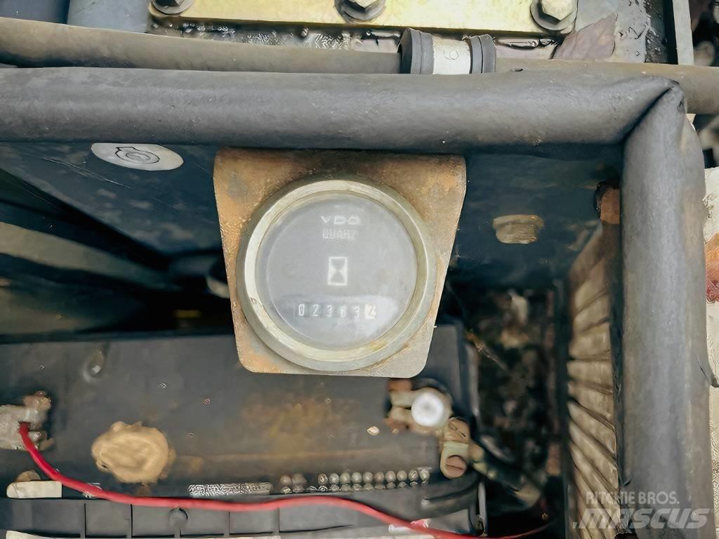 Bomag BW 100 AD-3 雙輪滾壓機