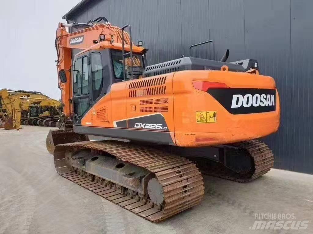 Doosan DX 225 LC 履帶式 挖土機/掘鑿機/挖掘機