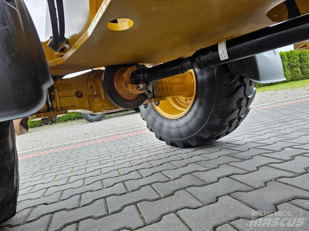 CAT 906 M 輪胎式裝載機