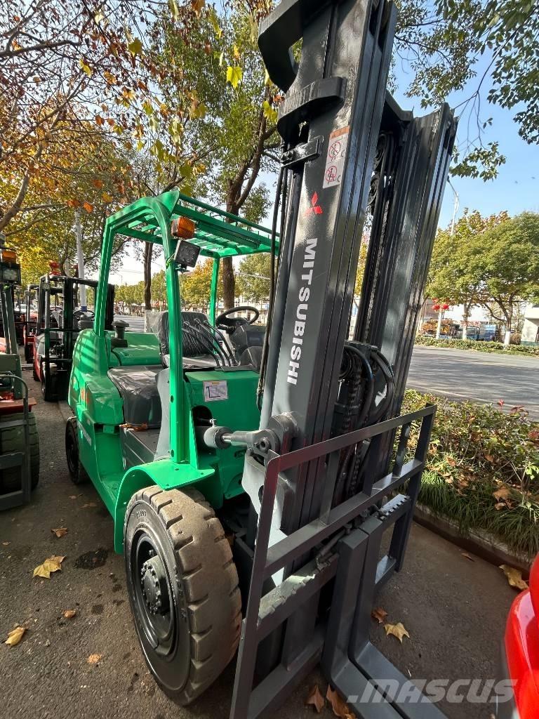  三菱叉车 2t 柴油卡車