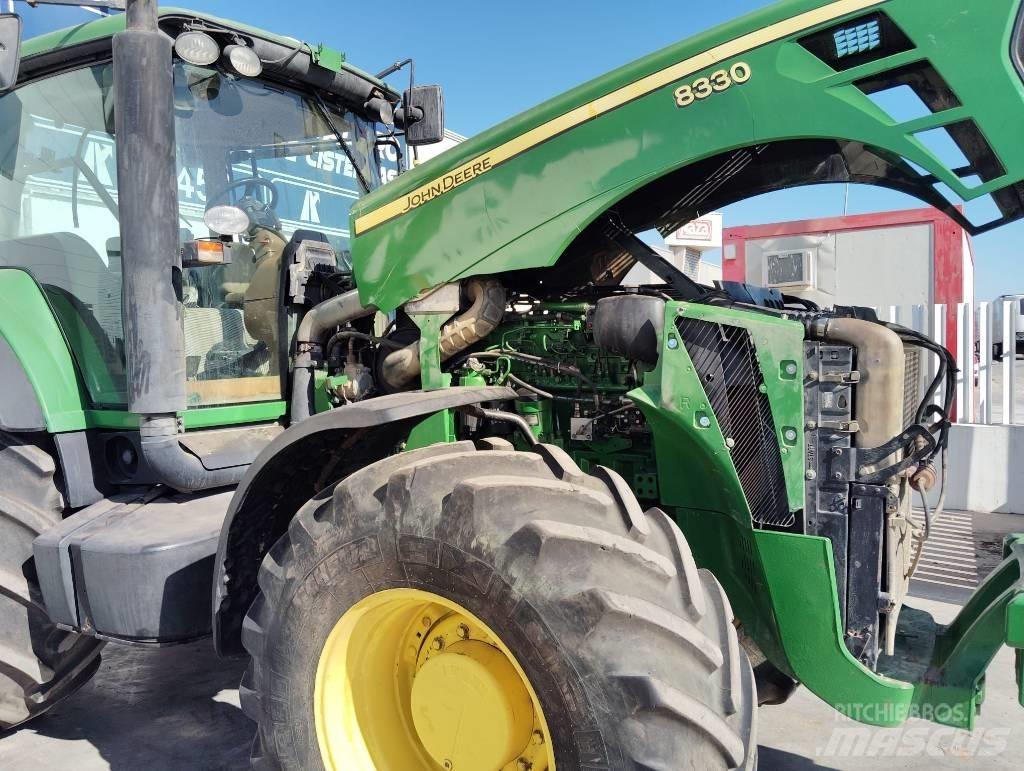 John Deere 8330 曳引機