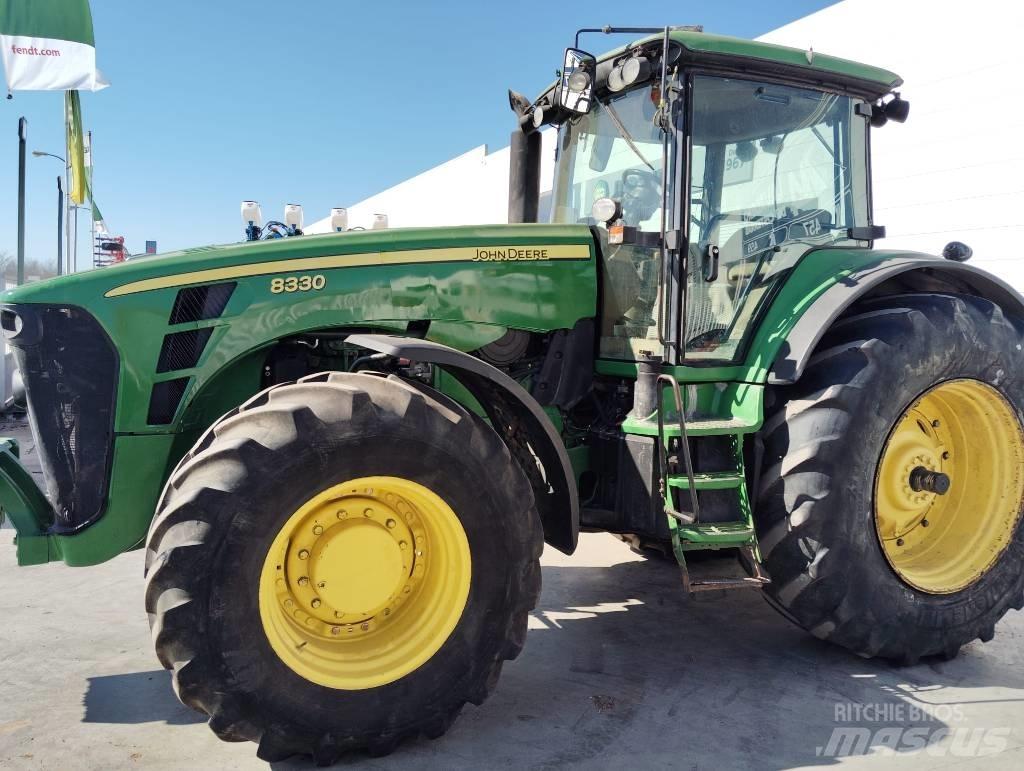 John Deere 8330 曳引機