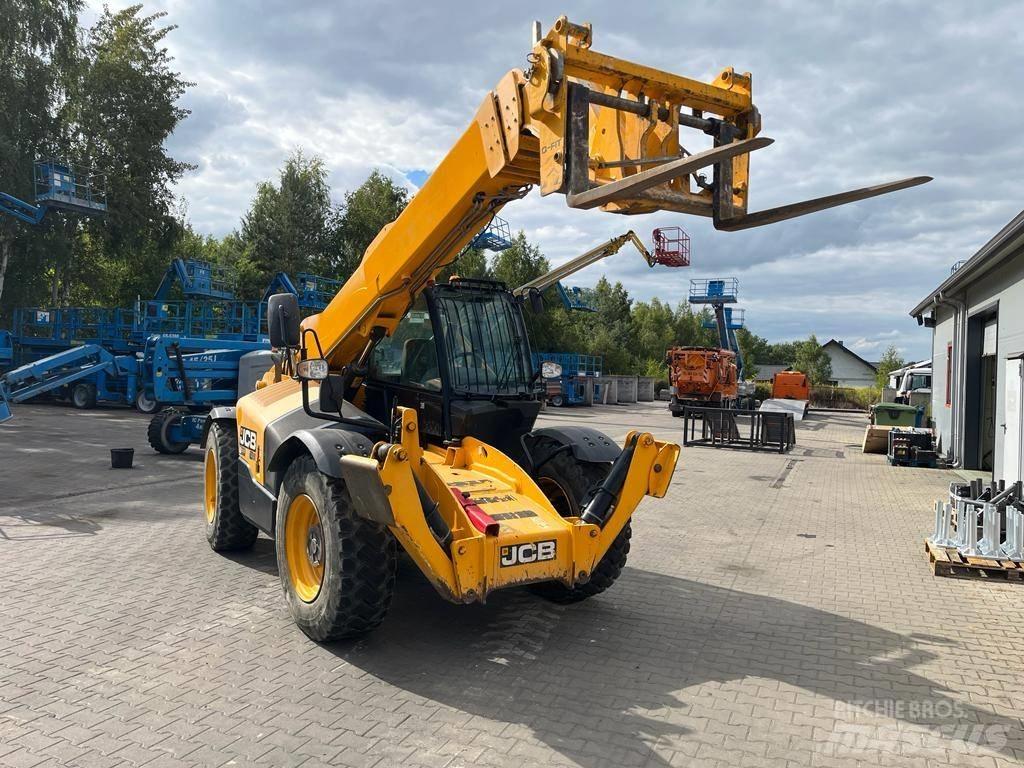 JCB 540-140 伸縮臂操作車