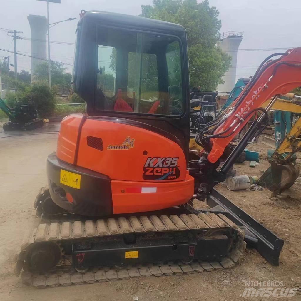 Kubota U 35 小型挖土機/掘鑿機<7t(小型挖掘機)