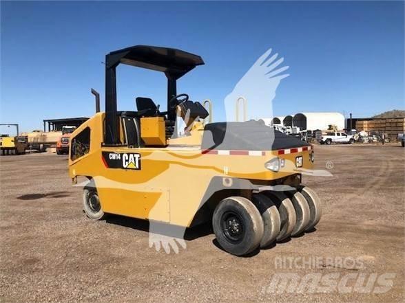 CAT CW14 膠輪滾壓機