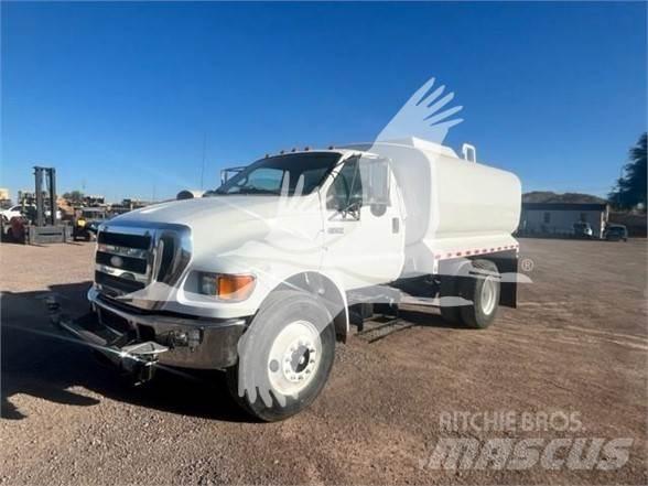 Ford F750 運油車