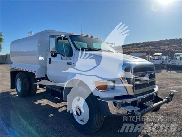 Ford F750 運油車