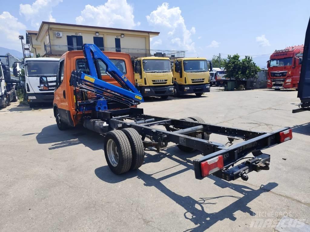 Iveco Daily 35-140 起重機卡車