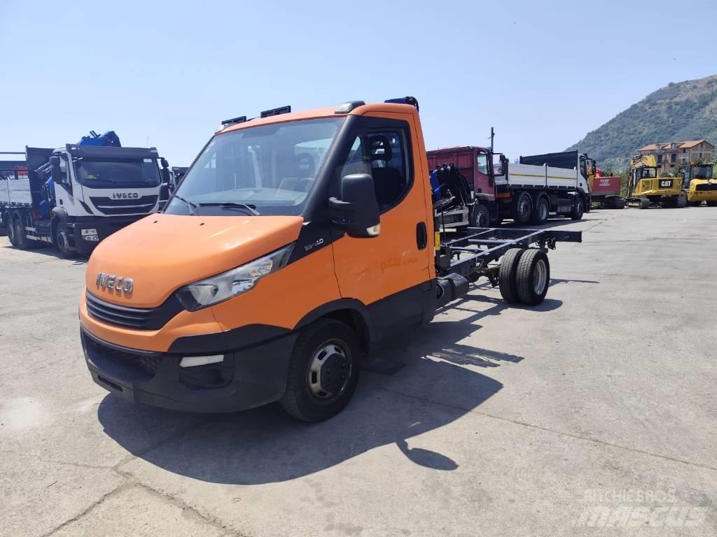 Iveco Daily 35-140 起重機卡車