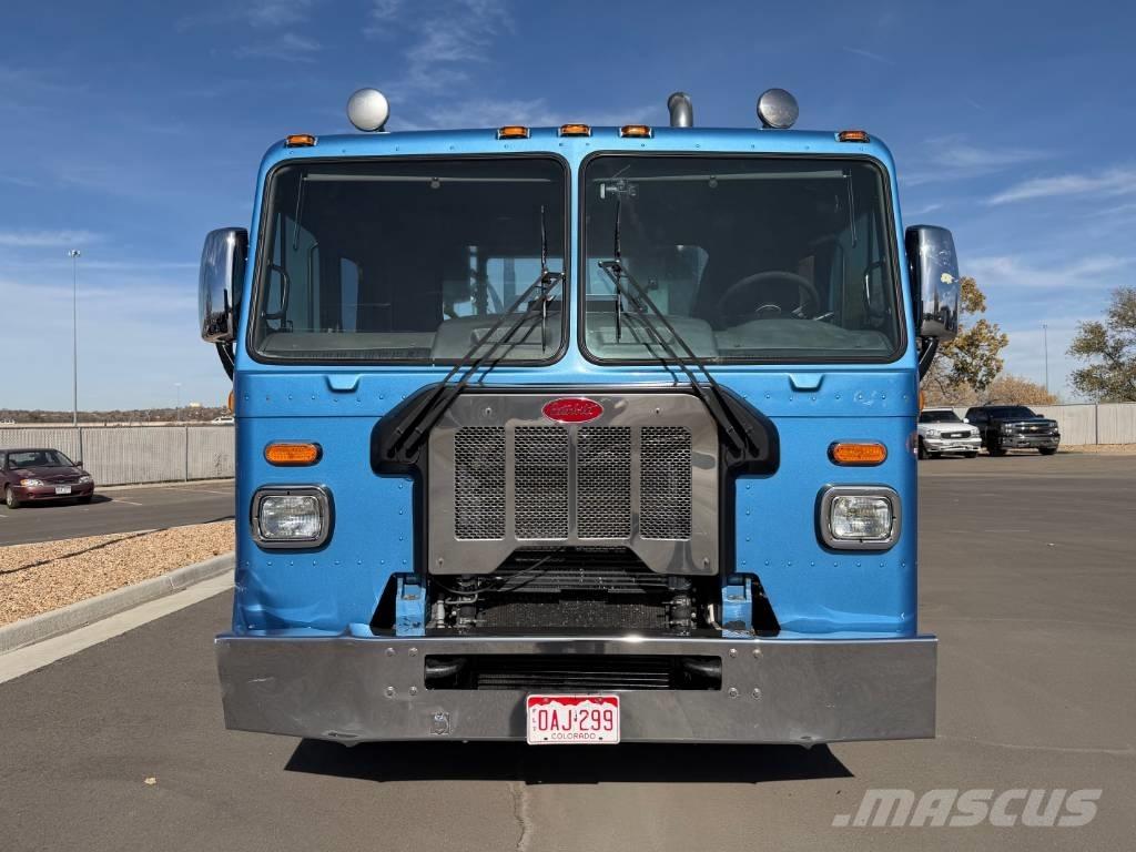 Peterbilt 320 起重可拆卸式卡車