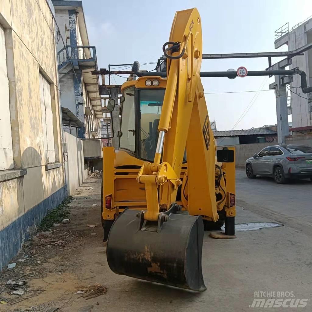 JCB 4CX 反鏟裝載機