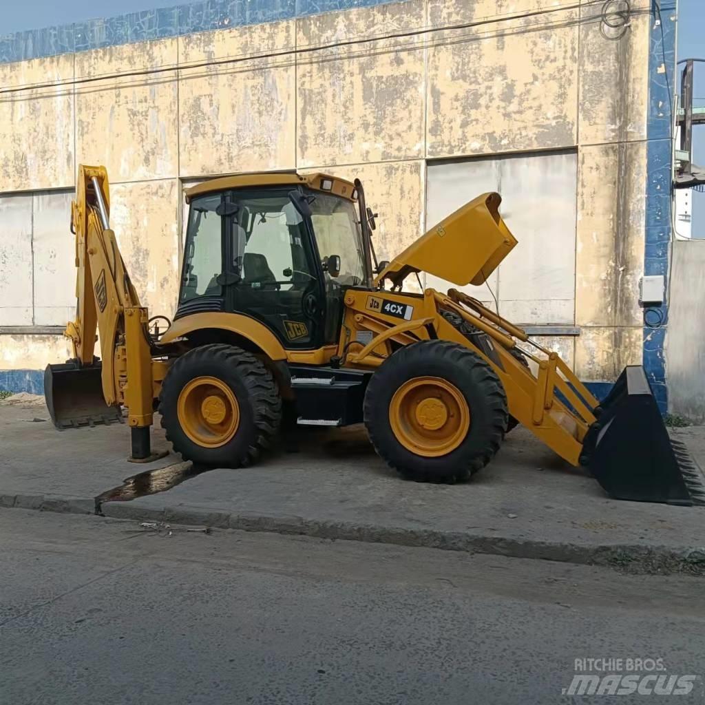 JCB 4CX 反鏟裝載機