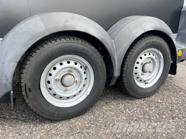 Ifor Williams HB403 動物運輸半拖車
