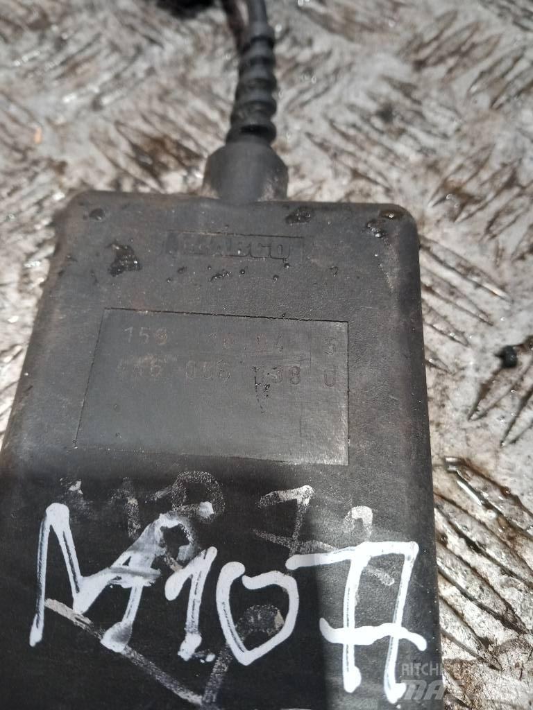 MAN TGA  4460561380 駕駛室與內部