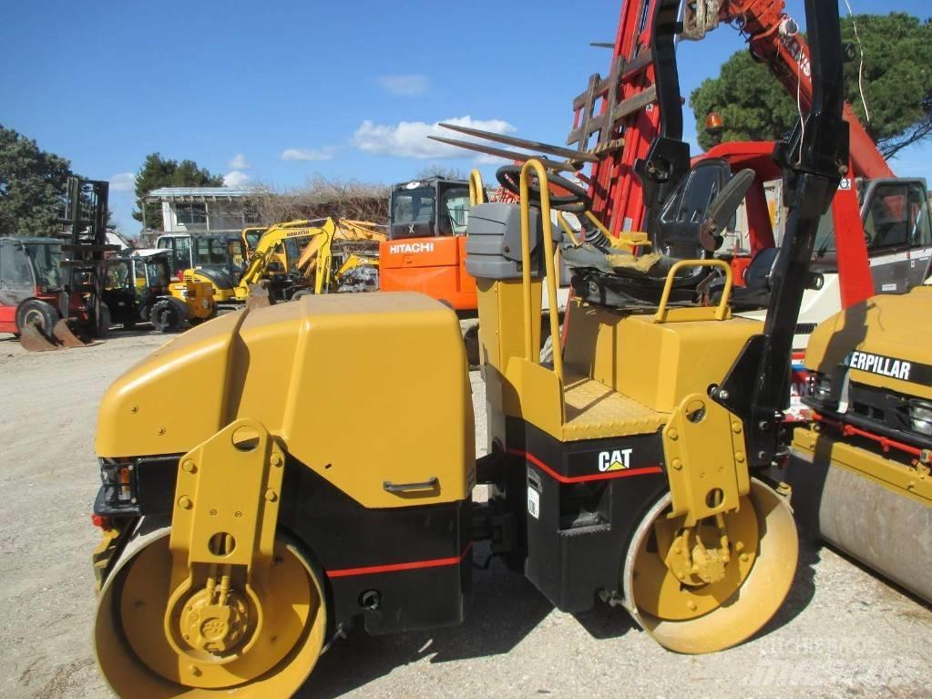 CAT CB 214 E 雙輪滾壓機