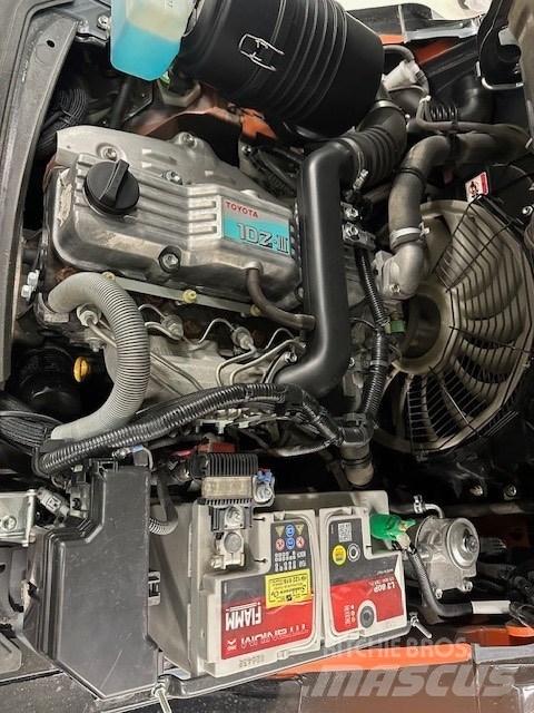 Toyota 02-8 FDF 30 柴油卡車
