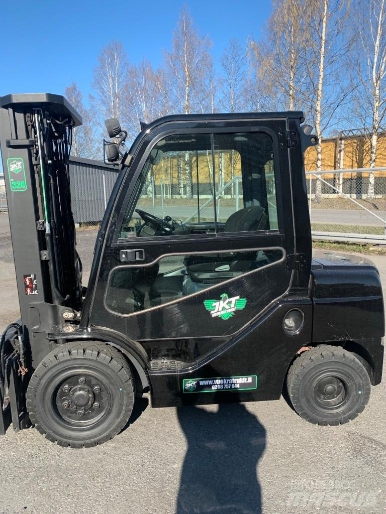 Toyota 02-8 FDF 30 柴油卡車