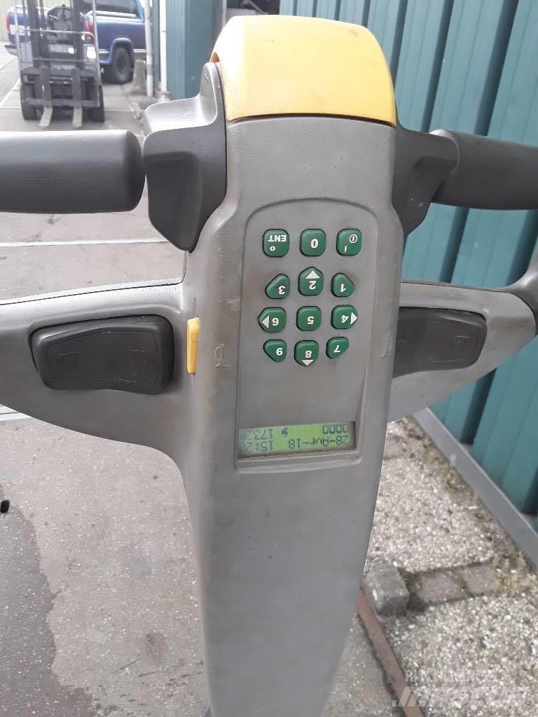 Nissan PLL160 低架升降機