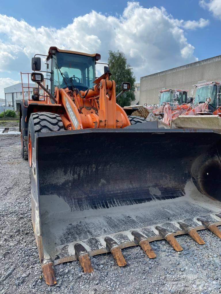 Doosan DL 420 輪胎式裝載機