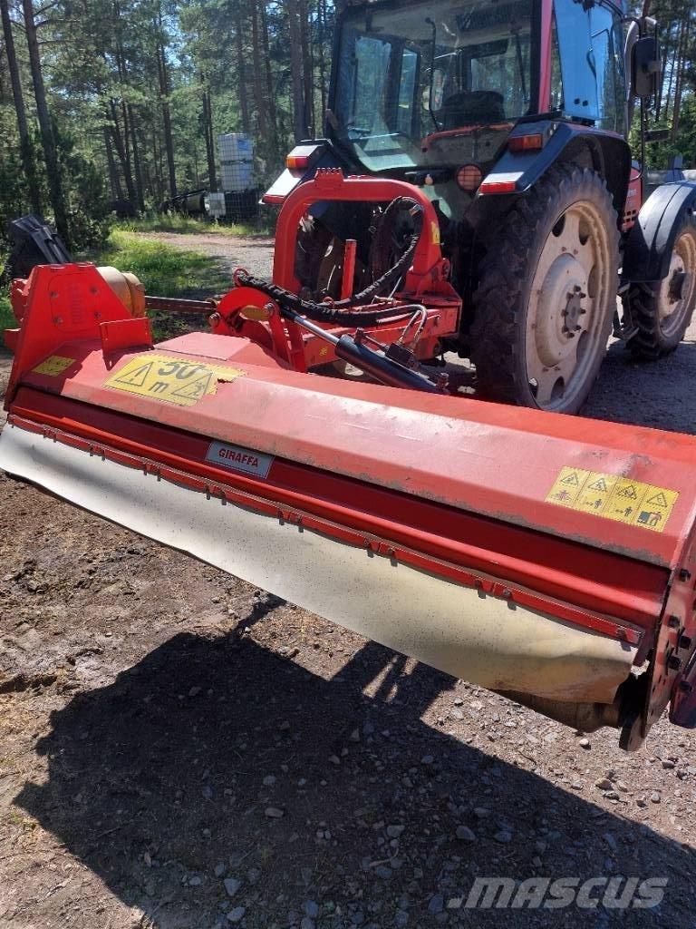 Maschio Giraffa 210 莖葉去葉機